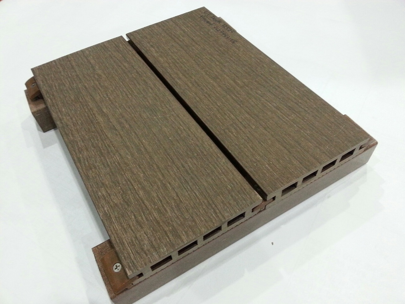 Sàn nhựa giả gỗ ngoài trời