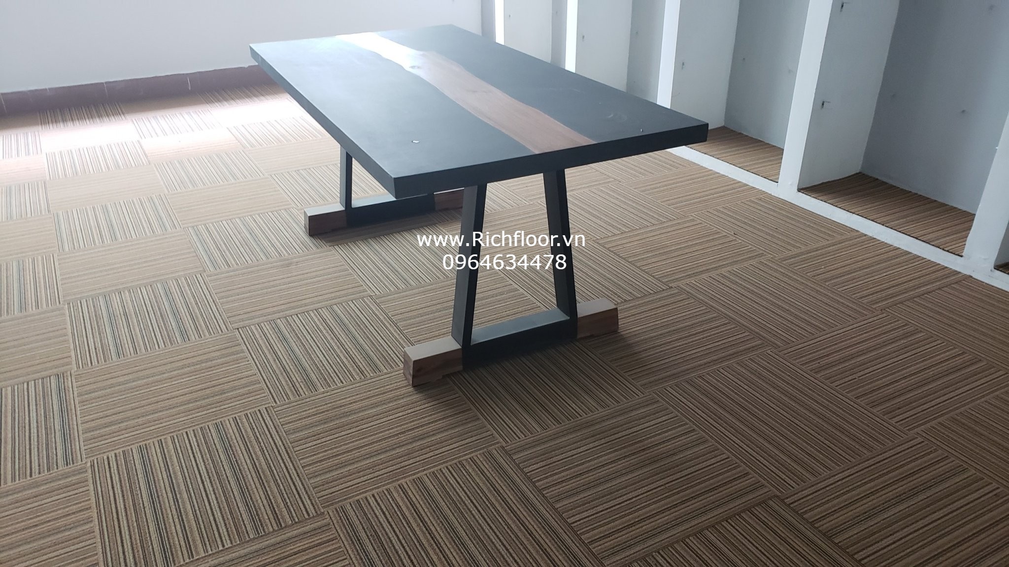 Thảm Artline xọc vàng