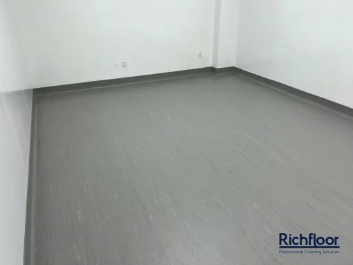 Sàn vinyl kháng khuẩn màu xám TJ6813 - Hình ảnh 6