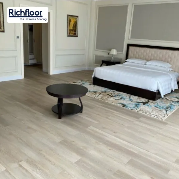 So sánh chi tiết sàn nhựa hèm khóa SPC và sàn gỗ công nghiệp