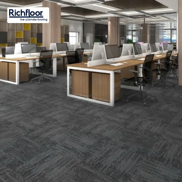 Giá thảm văn phòng nylon dao động từ 195.000 đến 300.000 VNĐ/m²