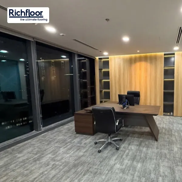Thảm văn phòng màu xám được ưa chuộng nhờ khả năng che dấu vết bẩn hiệu quả