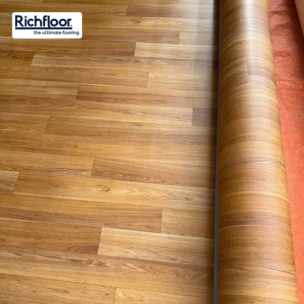 Chọn sàn vinyl cuộn dễ bảo trì giúp phòng ngủ trẻ bền và tiện thay đổi