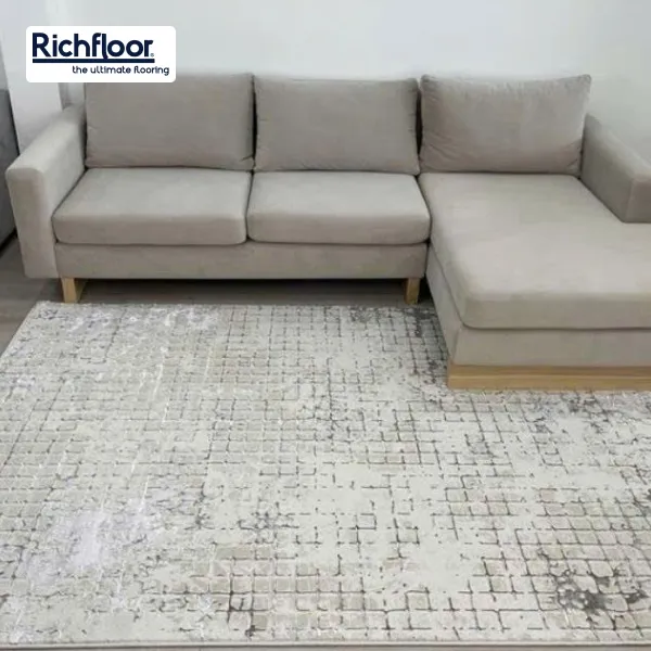 Phối thảm trang trí với sofa giúp phòng khách đạt sự hài hòa và tinh tế