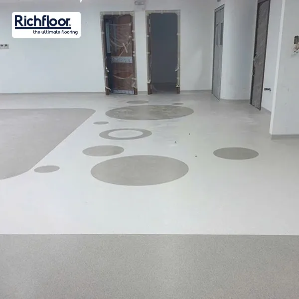 thiết kế thảm Vinyl nâu kem màu ấm sang trọng