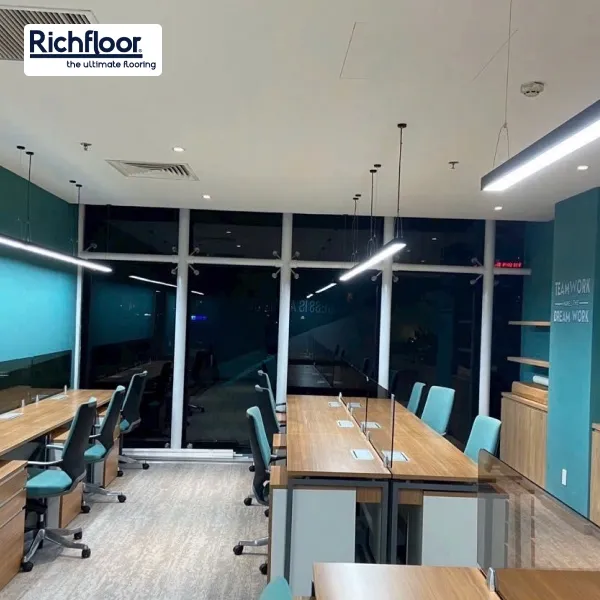 Thảm văn phòng màu trắng sáng nới rộng không gian và tăng tính thẩm mỹ 