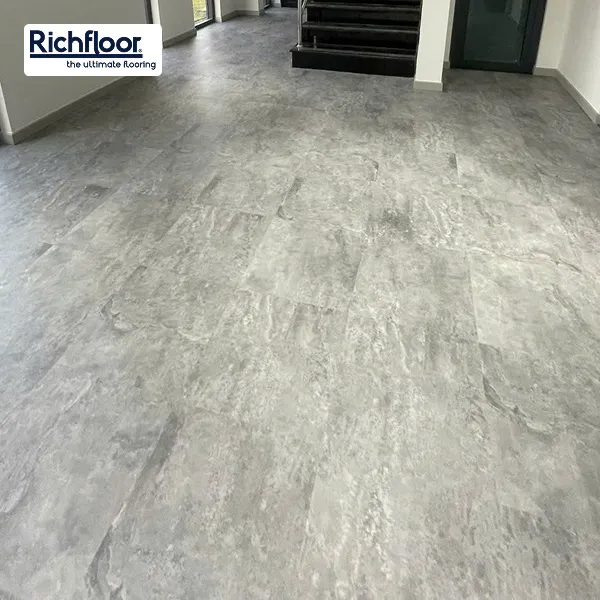 Sàn nhựa vân bê tông an toàn và thẩm mỹ cao