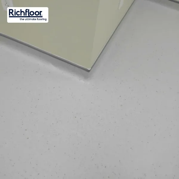 Sàn Vinyl đồng nhất VCT bền và an toàn vệ sinh phòng khám