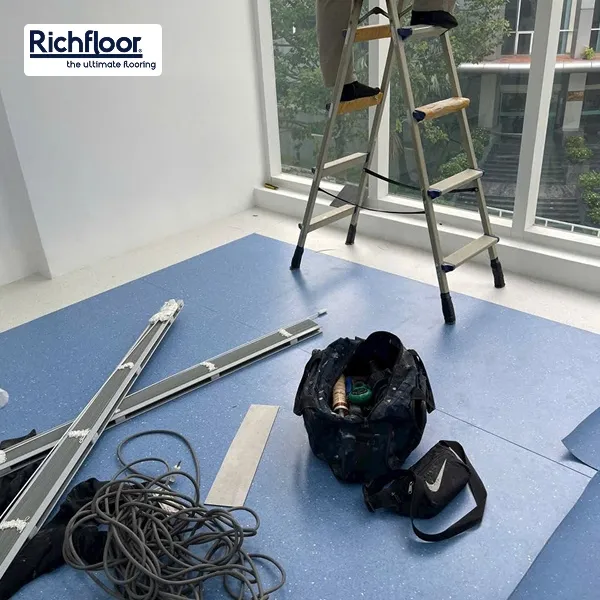 Richfloor cung cấp sàn Vinyl đồng nhất VCT chất lượng cho phòng khám