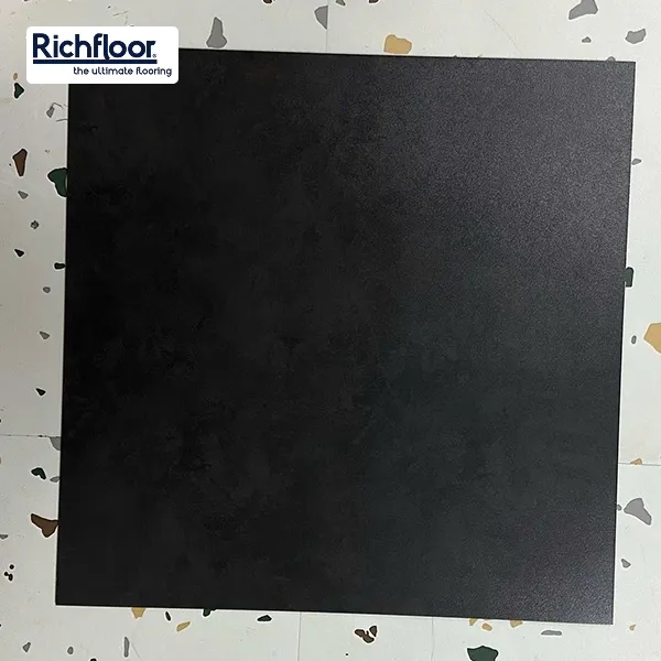 thảm nhựa màu đen lì phù hợp nội thất văn phòng