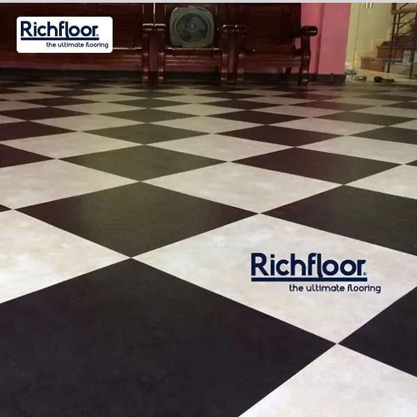 thảm nhựa màu đen lì không bóng chống bám bẩn