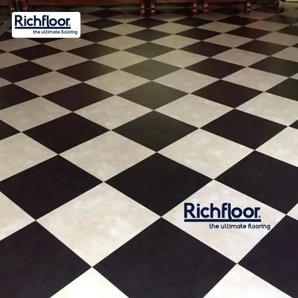 thảm nhựa màu đen lì không bóng chống trơn trượt