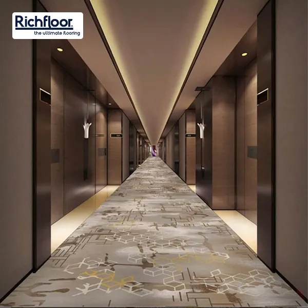 Thảm hành lang khách sạn design mới 2026 mang đến vẻ đẹp sang trọng, nâng tầm không gian. Chất liệu bền, chống mài mòn tốt, phù hợp khu vực di chuyển nhiều. Khám phá xu hướng nổi bật hiện nay.