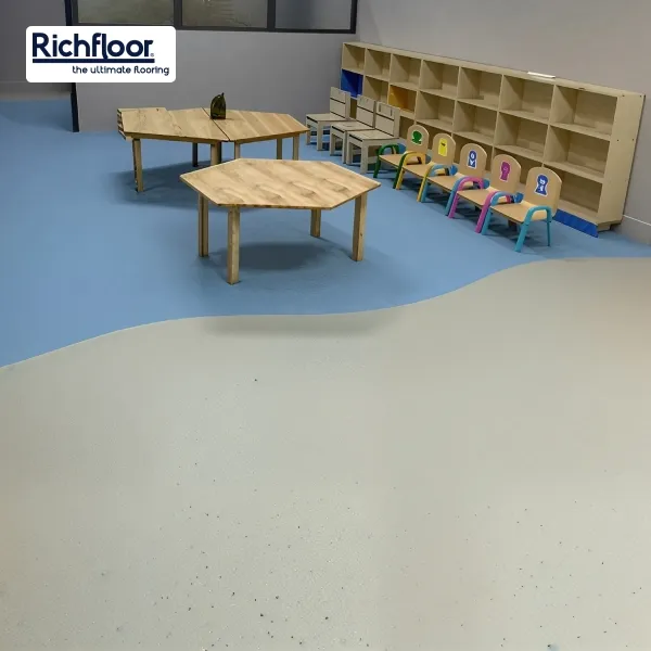 Sàn nhựa dạng cuộn giá rẻ mang lại giải pháp tiết kiệm chi phí cho nhiều không gian sử dụng.