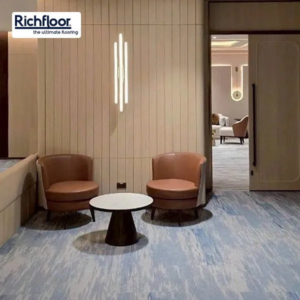 Thảm văn phòng đa dạng màu sắc và họa tiết, dễ dàng phối hợp với nhiều phong cách nội thất.