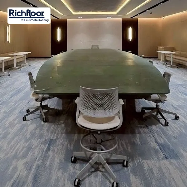 Thảm văn phòng giúp không gian làm việc trở nên chuyên nghiệp, hiện đại và thẩm mỹ hơn.