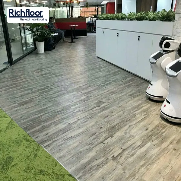 sàn nhựa dán keo Deluxe có độ ổn định cao và sử dụng lâu dài.