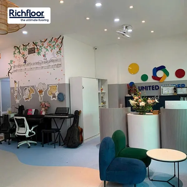 Sàn nhựa Vinyl cuộn kháng khuẩn dễ vệ sinh, chống thấm nước và phù hợp môi trường hoạt động liên tục.