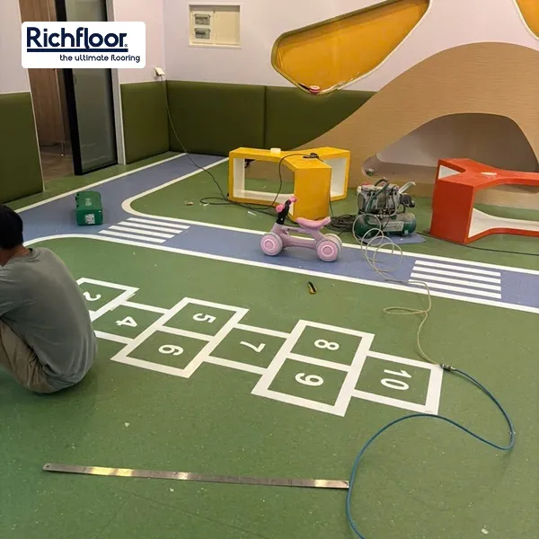 Richfloor - Địa chỉ cung cấp sàn nhựa kháng khuẩn khu vui chơi uy tín