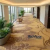 Thảm Hành Lang Khách Sạn Hoa Văn Vàng Uốn Lượn Sang Trọng Chuẩn 5 Sao