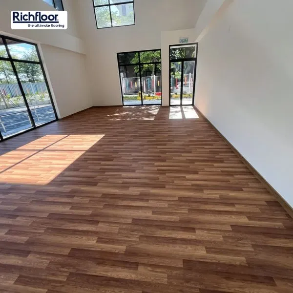 Richfloor cung cấp và thi công sàn thể thao vân gỗ dạng cuộn tại TP.HCM